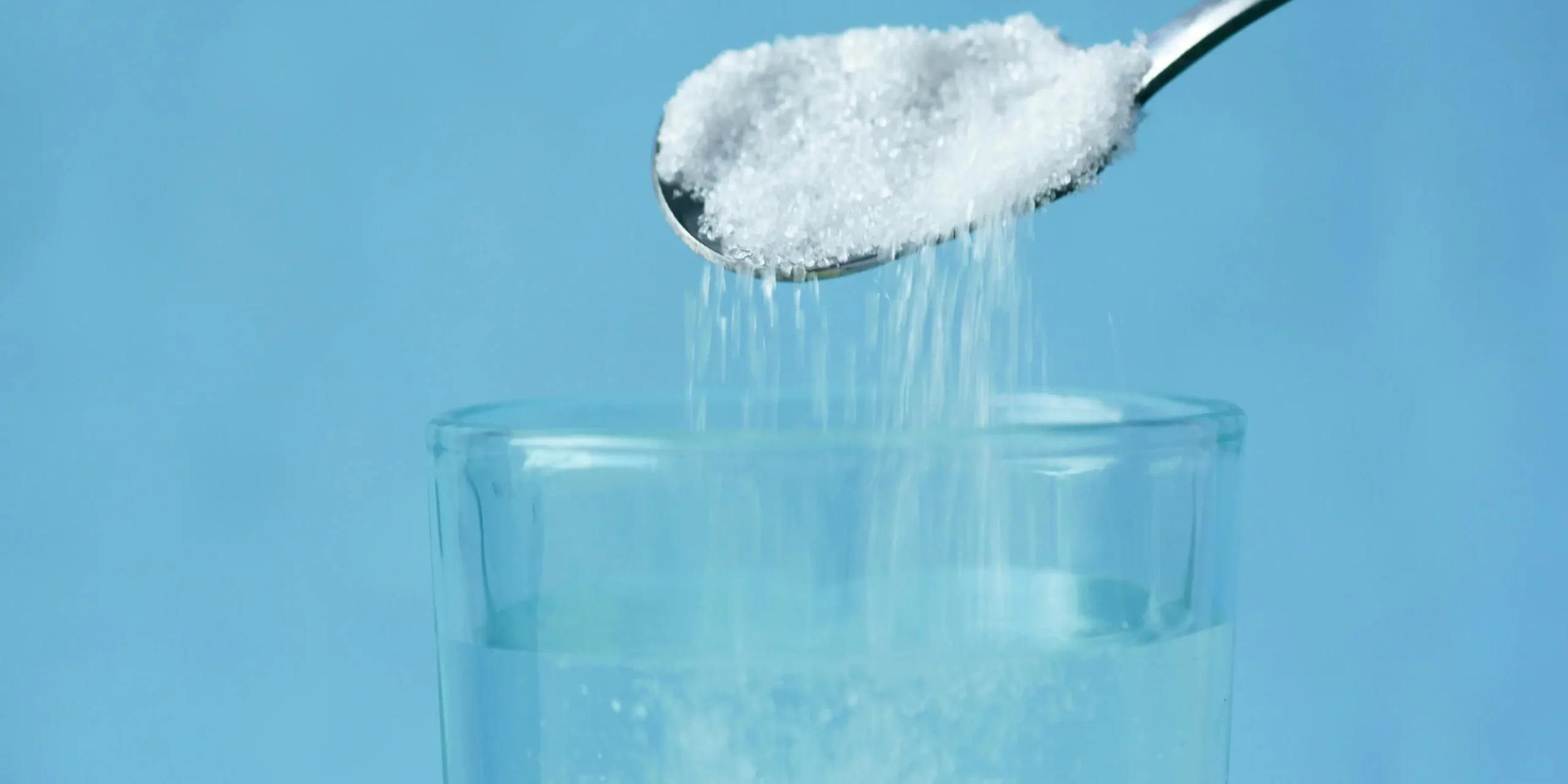 sůl s vodou na čistění odpadů