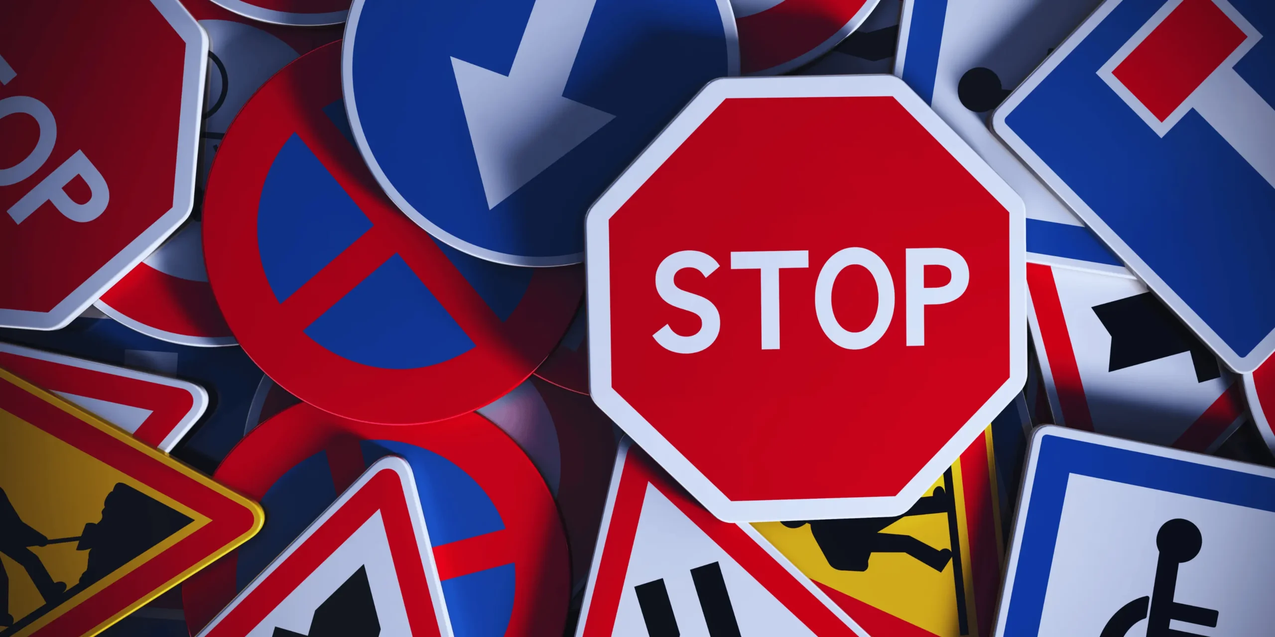 různé druhy dopravních značek